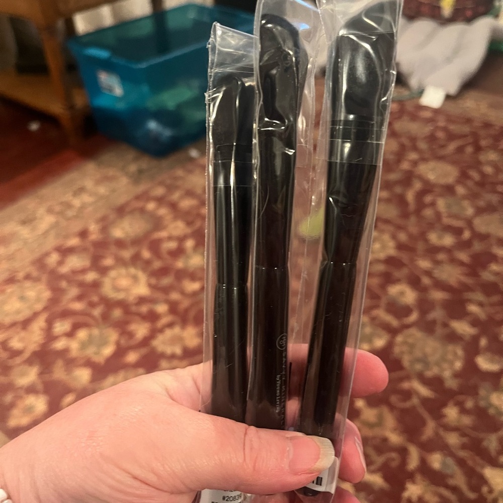 Savvy Minerals Set of 3 Black Cosmetic Brushes - New